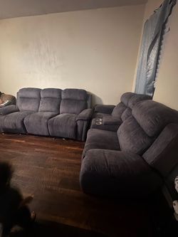 Two marching couches with recliners