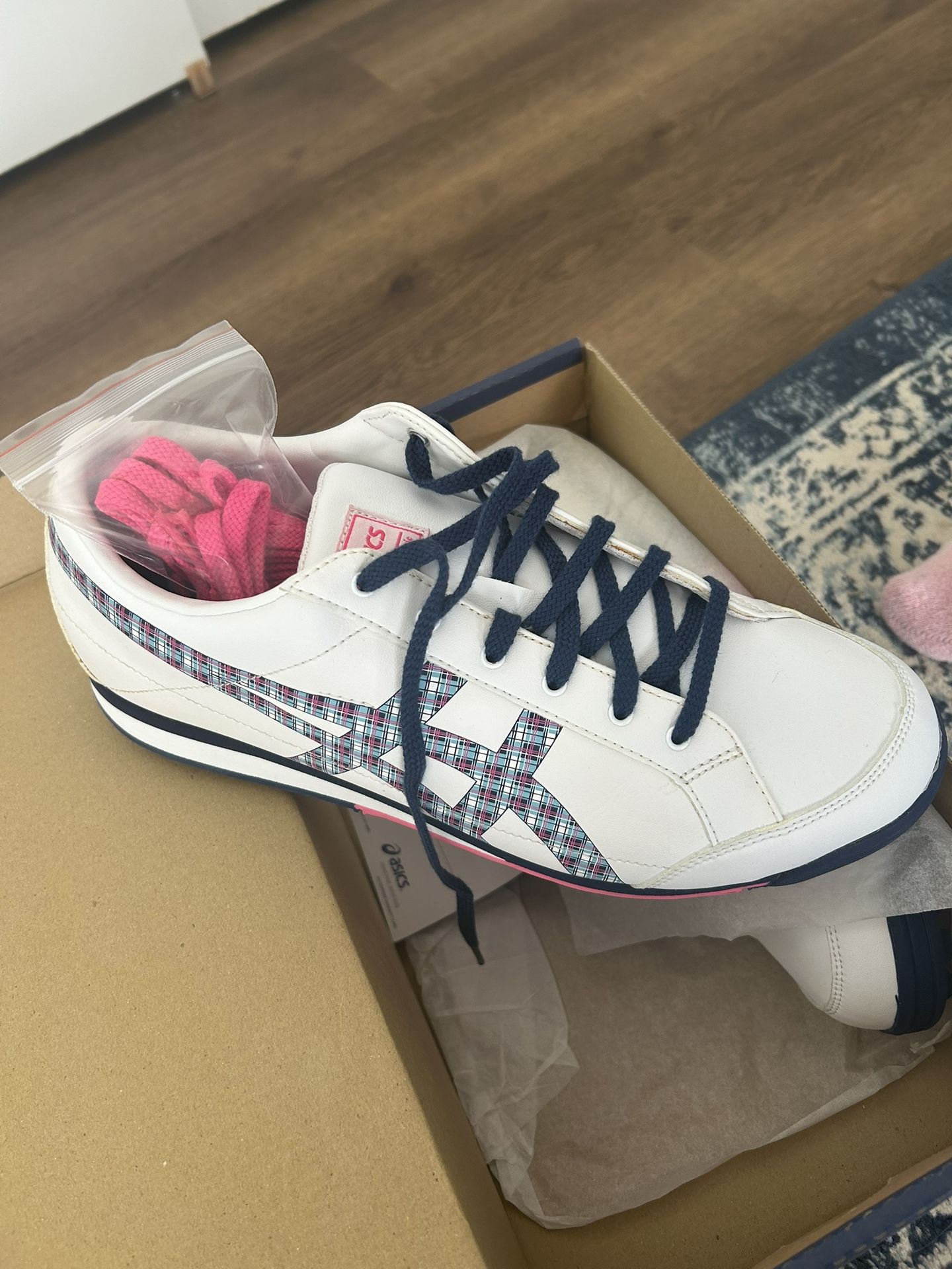 Women’s 10.5 ASICS Golf Shoes 