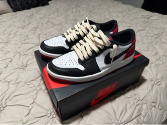 Air Jordan Retro 1 Black Toe