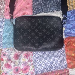 Louis Vuitton trio messenger bag