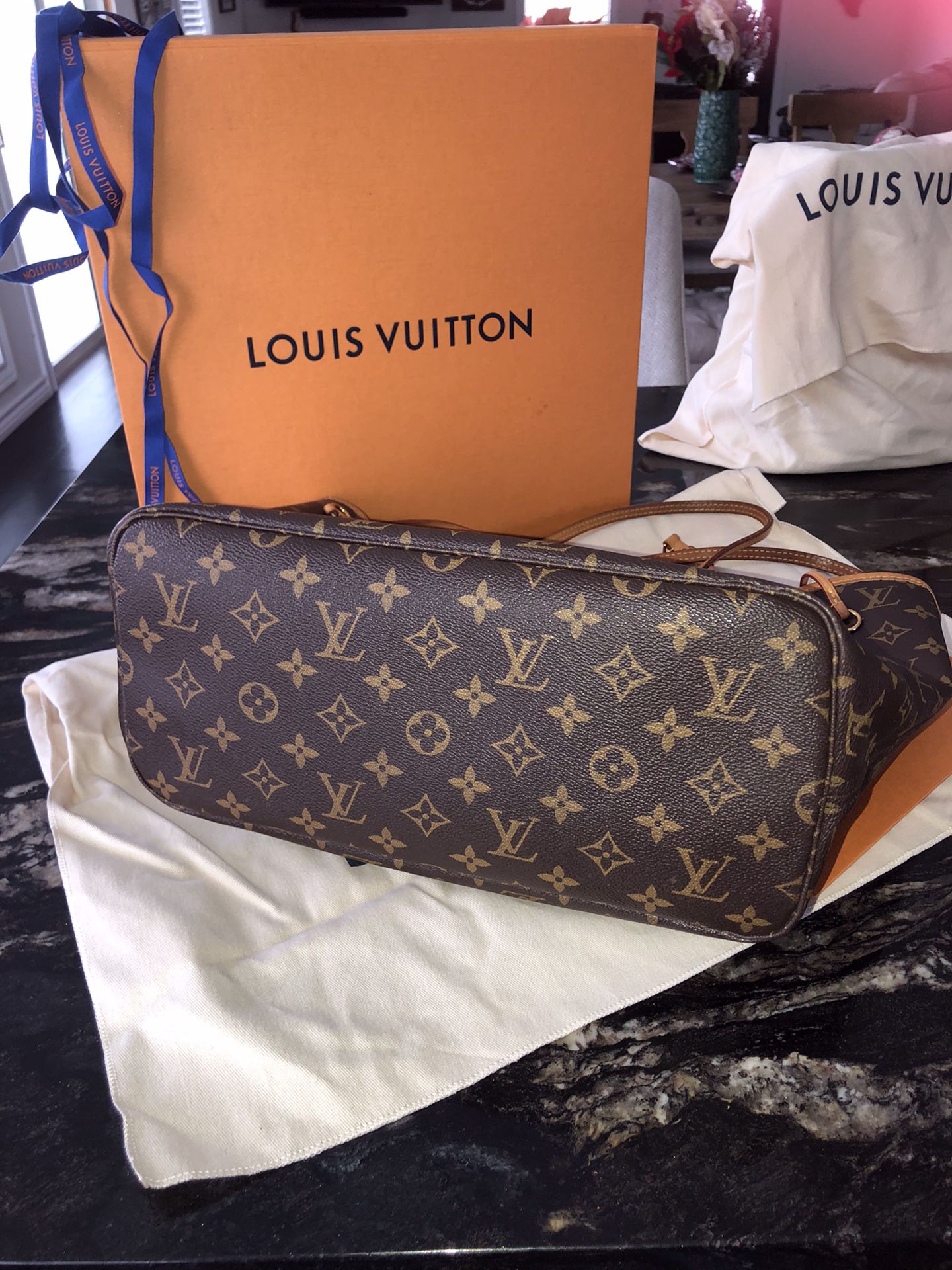Authentic Louis Vuitton Neverfull MM Monogram with Rose Ballerine Interior  for Sale in Houston, TX - OfferUp