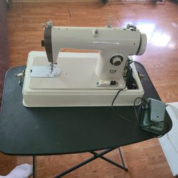 RICCAR Sewing Machine, Model RW 7