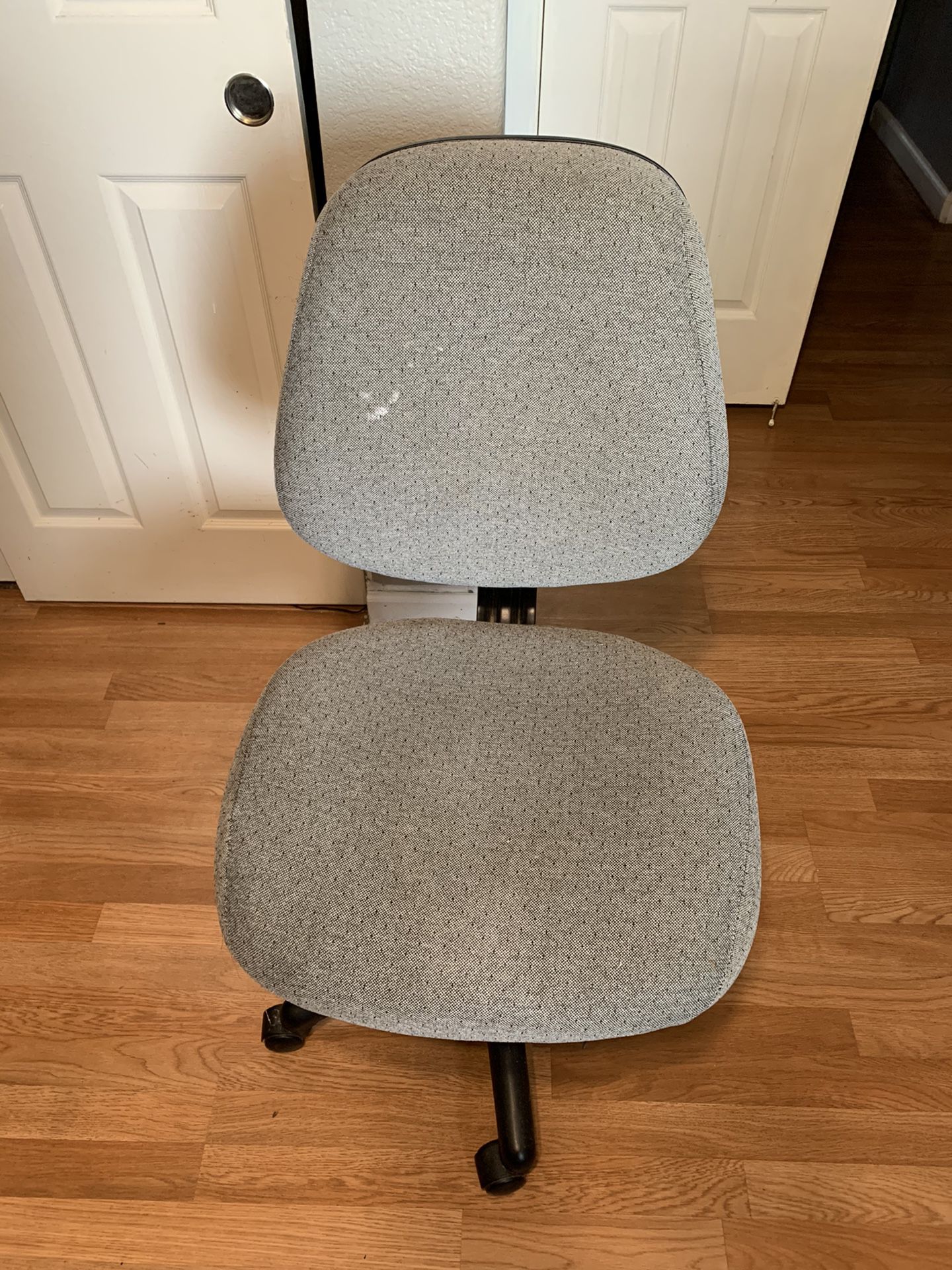 Nice gray working office chair 25