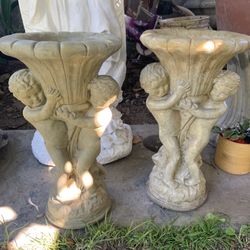 Concrete Bird Baths. Bañero De Pajaro