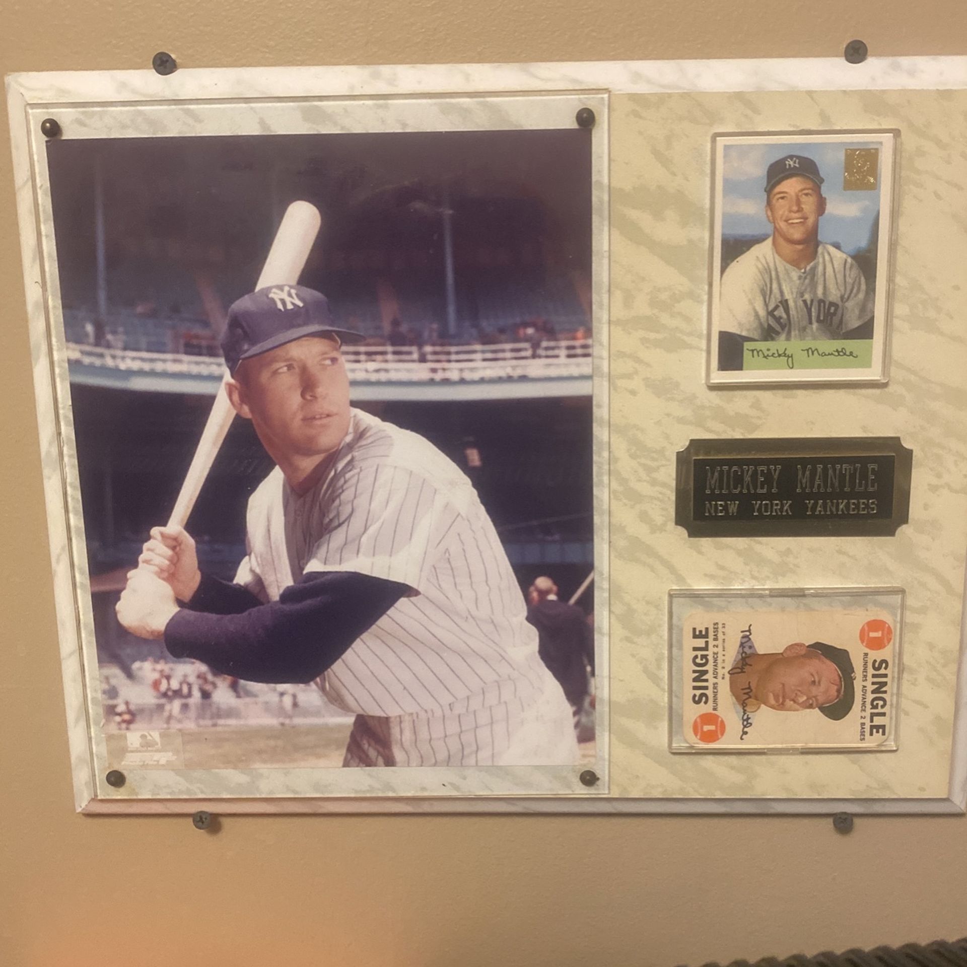 Plaque with Mickey Mantle cards in the photograph
