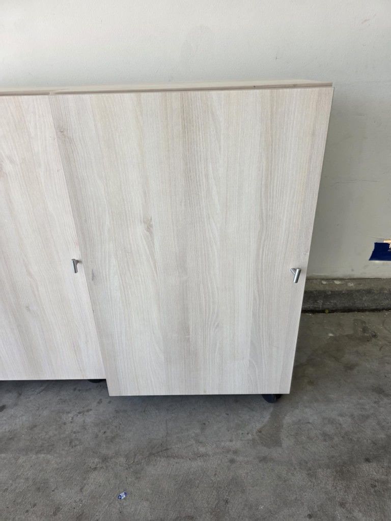 Mueble Con Sus Llantas
