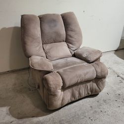 Comfortable Recliner Chair with Built-in Massager 