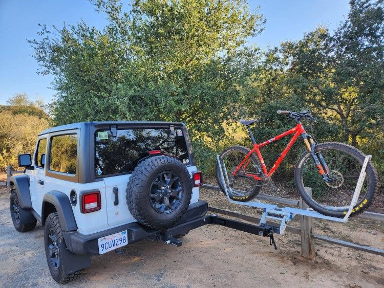 Kuat Pivot V2 swing away hitch (2" Receiver)