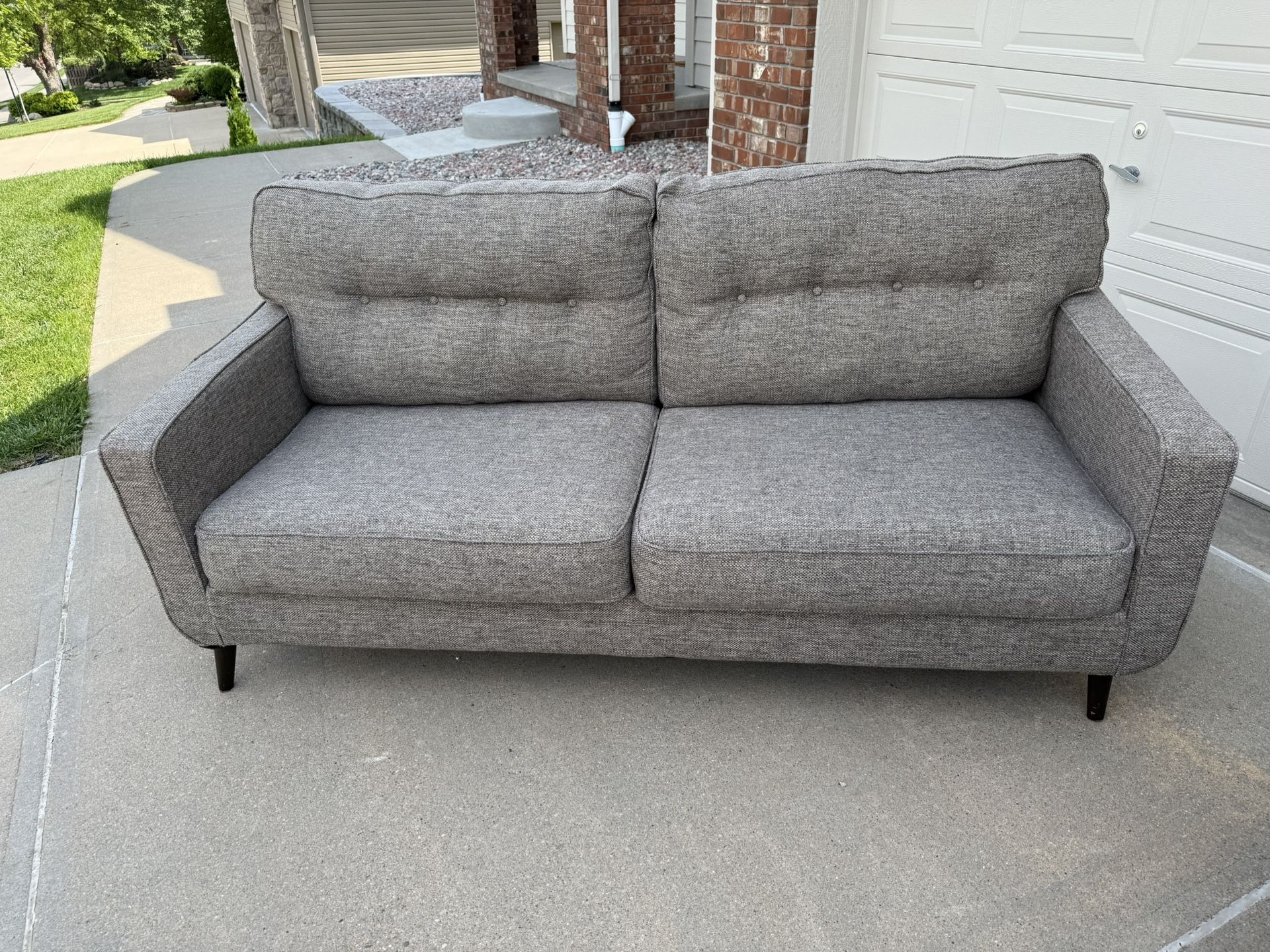 FREE DELIVERY 🚚🚛🚚 Beautiful MCM Couch