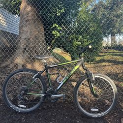 Trek 3500 Mountain Bike - 26” wheels - Bicycle Aluminium Medium frame