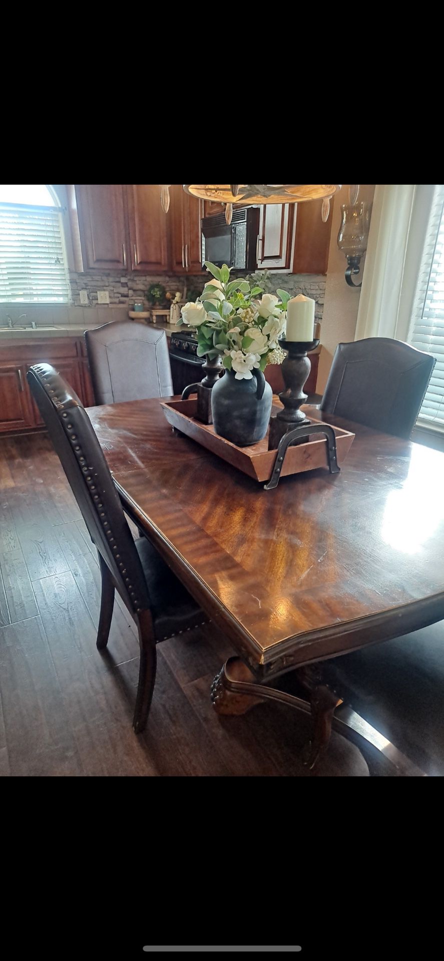 Dinning Table / Chairs 