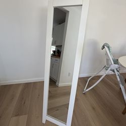 Floor standing mirror