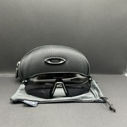 Radar Oakley Shades 