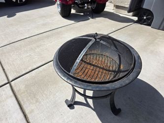 Round Steel Fire Pit with Mesh Screen!