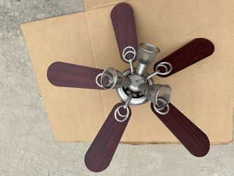 Hamilton Bay ceiling fan with 4 h lights