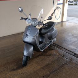 Vespa Scooter 
