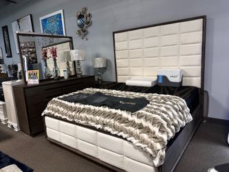 Solid wood bedroom set! $2599 🧡☎️📦