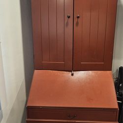 Desk With Hutch