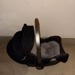 Nuna Car seat/ Base