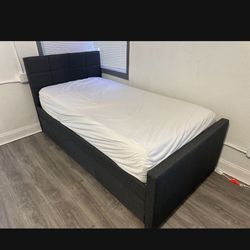 Twin Bed Whit Trundle 