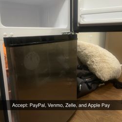 Igloo Mini Fridge With Freezer
