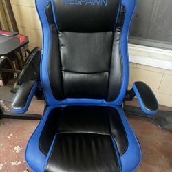 Chair And Desk/ Silla Y Escritorio