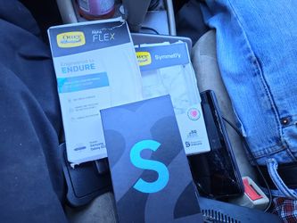 Brand New S 22+ And256gb Of Storage And otterbox Case And Protetive Glass And The Phone Like A Green