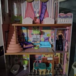 BARBIE DREAM HOUSE