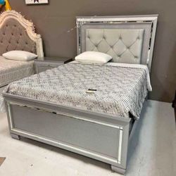 📍Allura Silver Panel Bedroom Set 4 Piece 