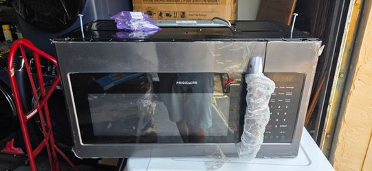 NEW FRIGIDAIRE 30 IN MICROWAVE OVER THE RANGE BLACK STAINLESS
