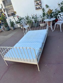 Twin bed