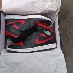 Jordan 1s Mid Size 11