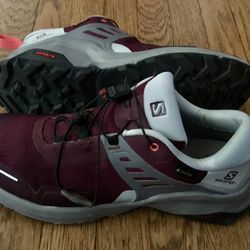 WOMENS SALOMON RUNNING SHOES