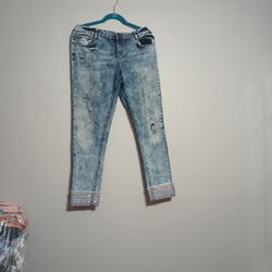 Ladies Jeans - Arizona Size 18 - Acid Washed, Embellished Hem, 5 Pockets And Distressed Designs 