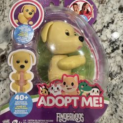 Adopt Me! x Fingerlings Dog, Interactive Pet with 40+ Sounds & Reactions (Ages 5+)