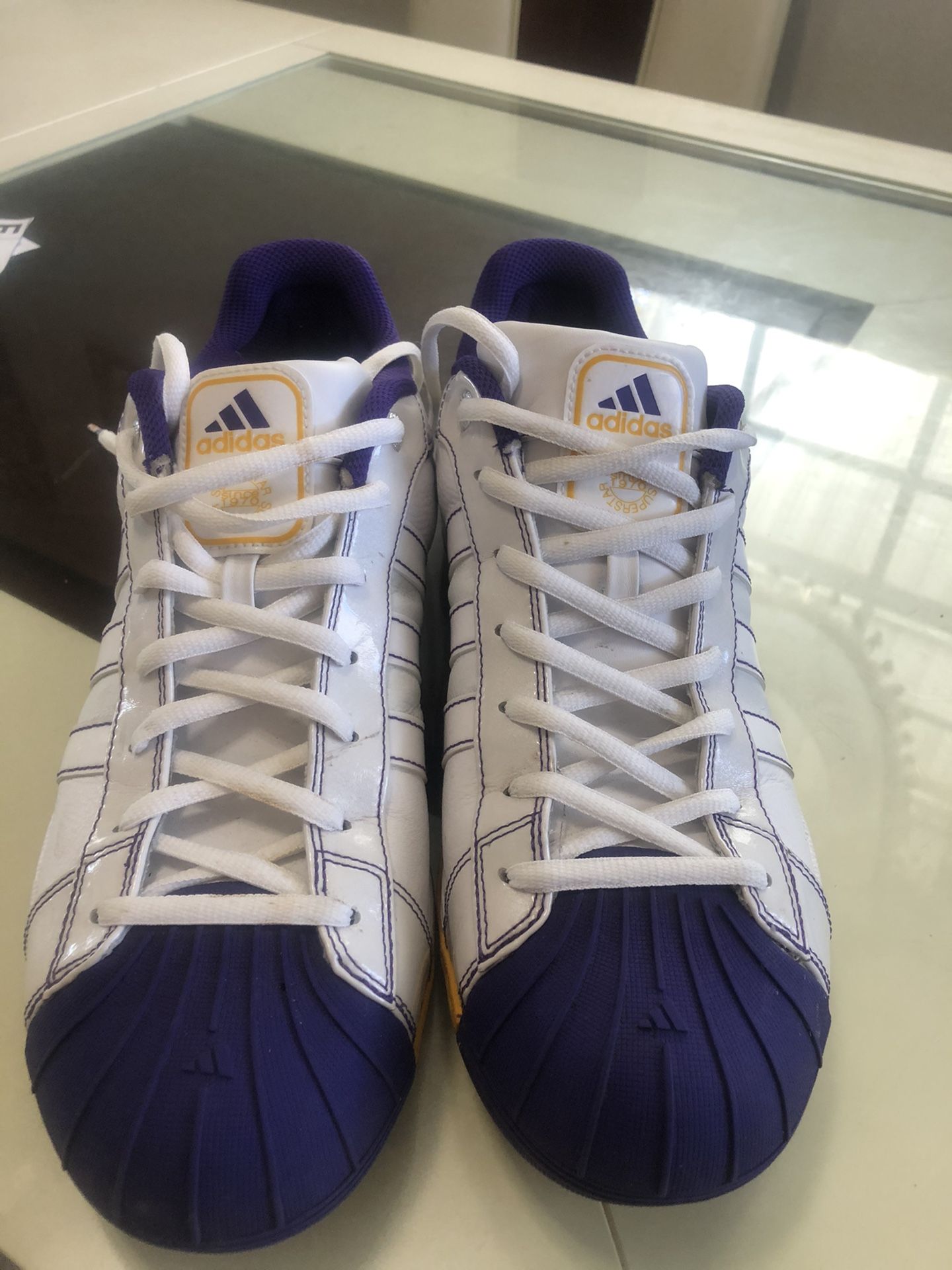 Rare Vintage Adidas Superstar 2G08 LA Lakers display picture 3