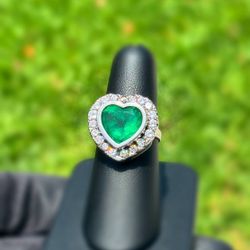 .750 platinum white ring natural Oval Diamond 2.10CTW. Natural Colombian Emerald F2 clarity. ring sz 7.75 with GIA certificate