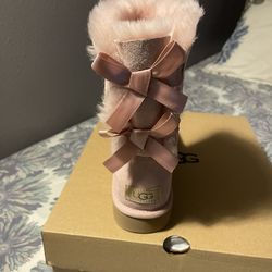 UGG Balley Bow all Pink Size 8.