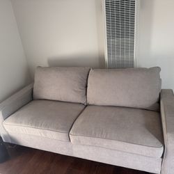 Living Spaces Sofa 80 Inch New