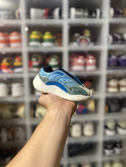 Yeezy 700 V3 Arzareth