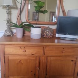 Dresser With Mirror