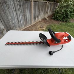 Black And Decker 22” Corded Hedge Cutter