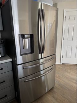 Samsung Fridge For Sale! Only 4 years old