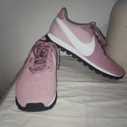 NIKE Suede Two-Toned Purple Colorblock  Sz 8.5 Womens Swoosh