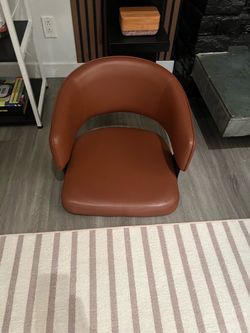 Brown Leather Chair/needs legs