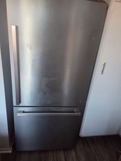 HISENSE  Refrigerator - Fingerprint - Resistant Stainless Steel