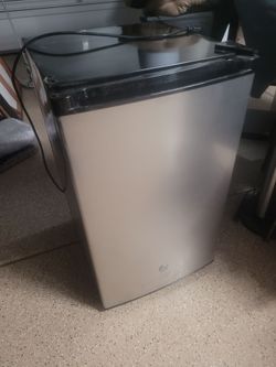 Mini refrigerator