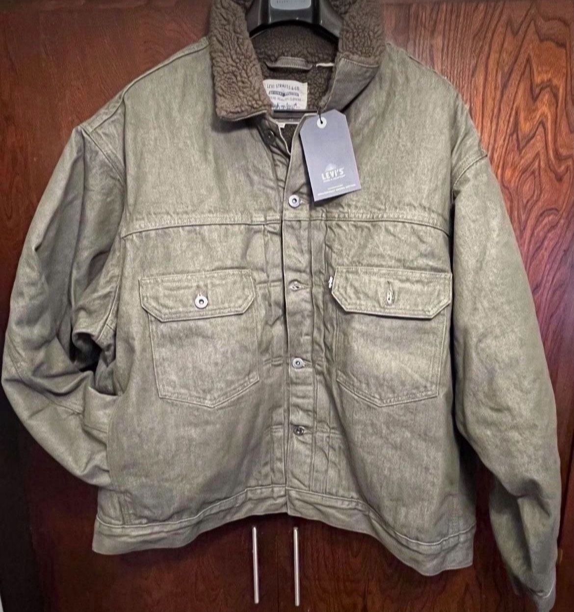 Levi’s Made & Crafted Men Oversized Sherpa Trucker Jacket Moss Rock Men’s Size 2XL New With Tags