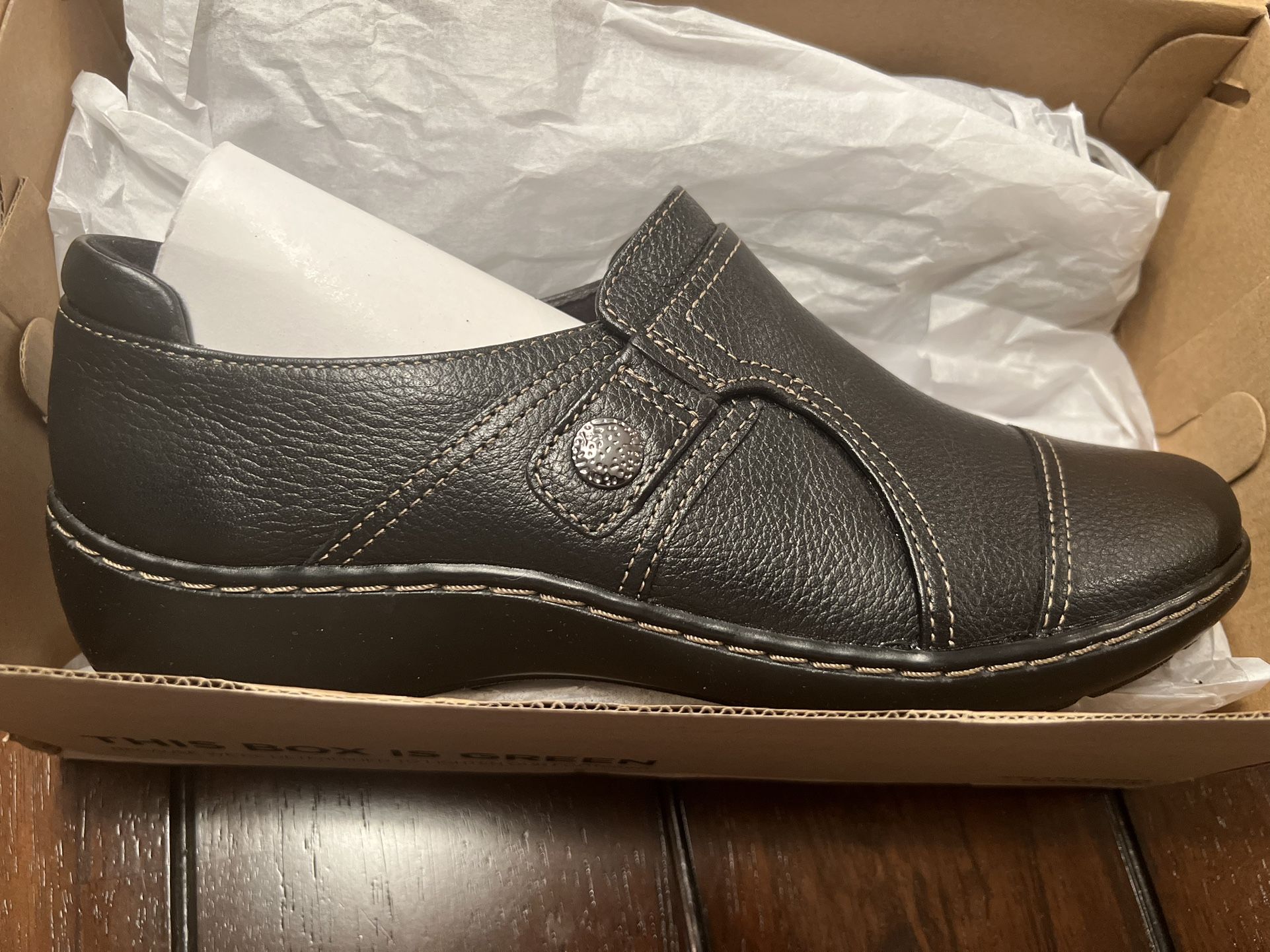 CLARKS- NIB Cora Poppy black tumbled leather SIZE 9 Women’s