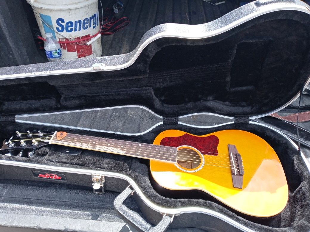 Maestro By Gibson 30" Mini-Acoustic Guitar
W/ Case